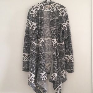 Patterned grey and white cardigan